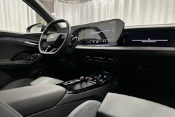 sininen Audi Q6 e-tron 2024 kuva 28.