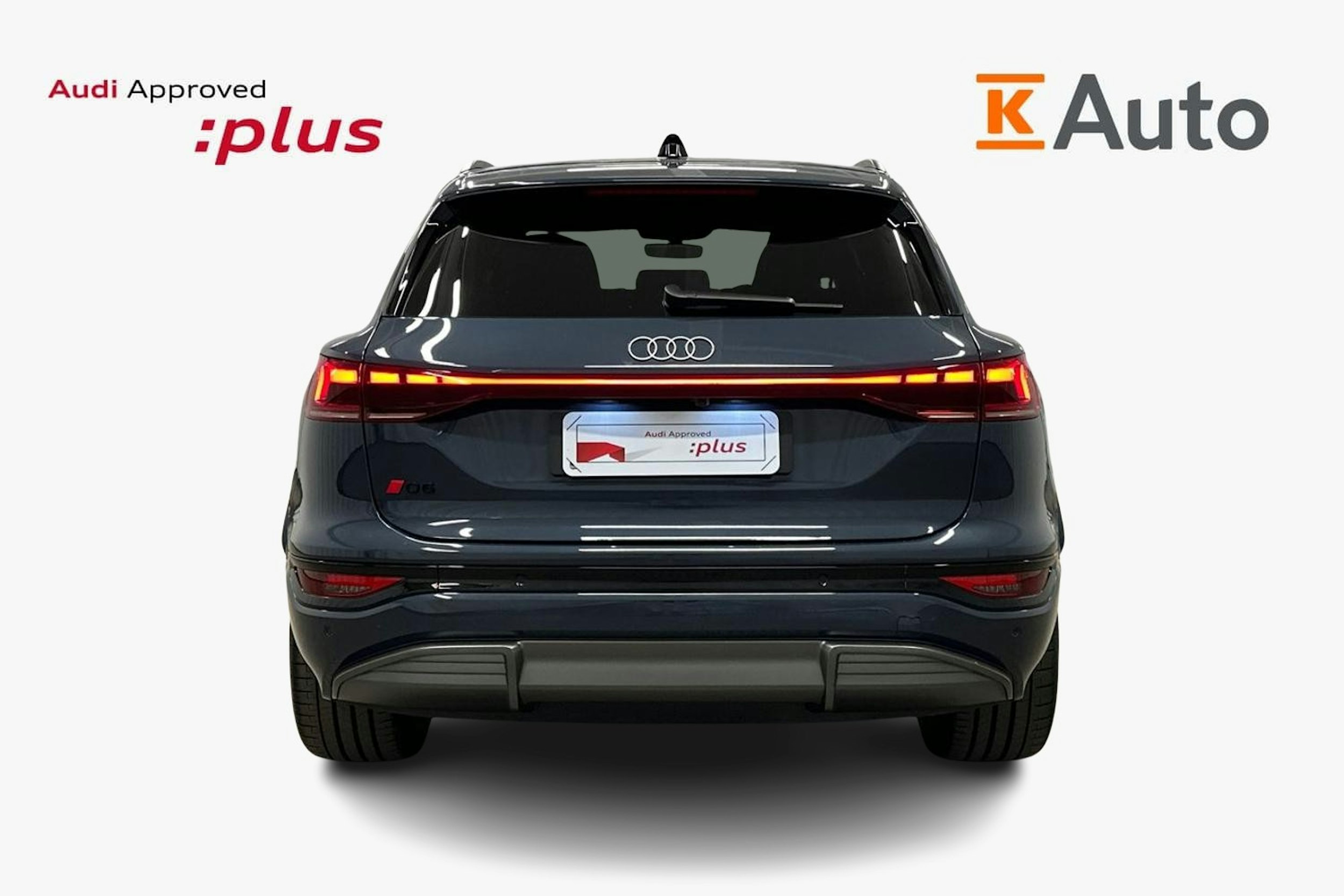 sininen Audi Q6 e-tron 2024 kuva 3.
