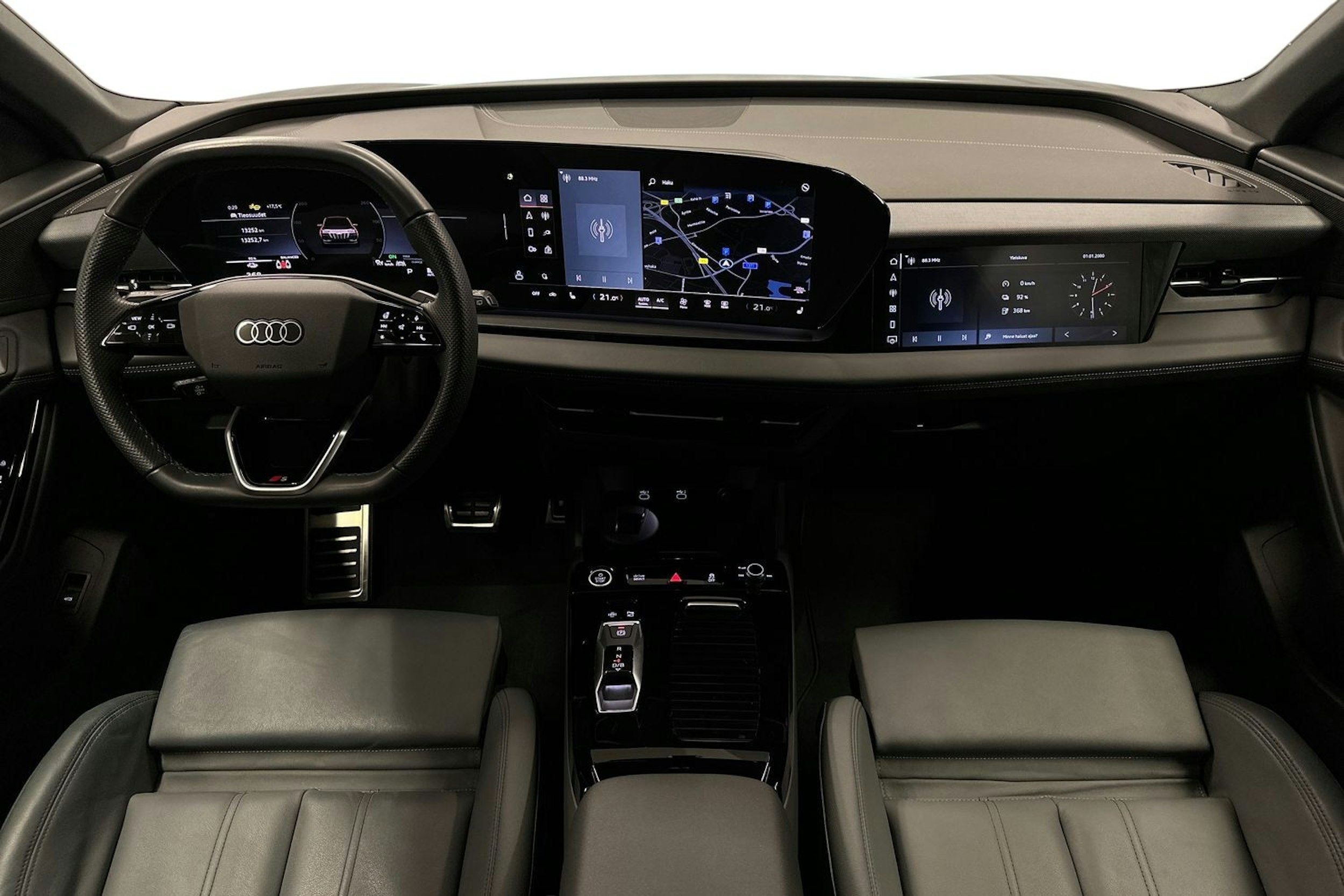sininen Audi Q6 e-tron 2024 kuva 9.