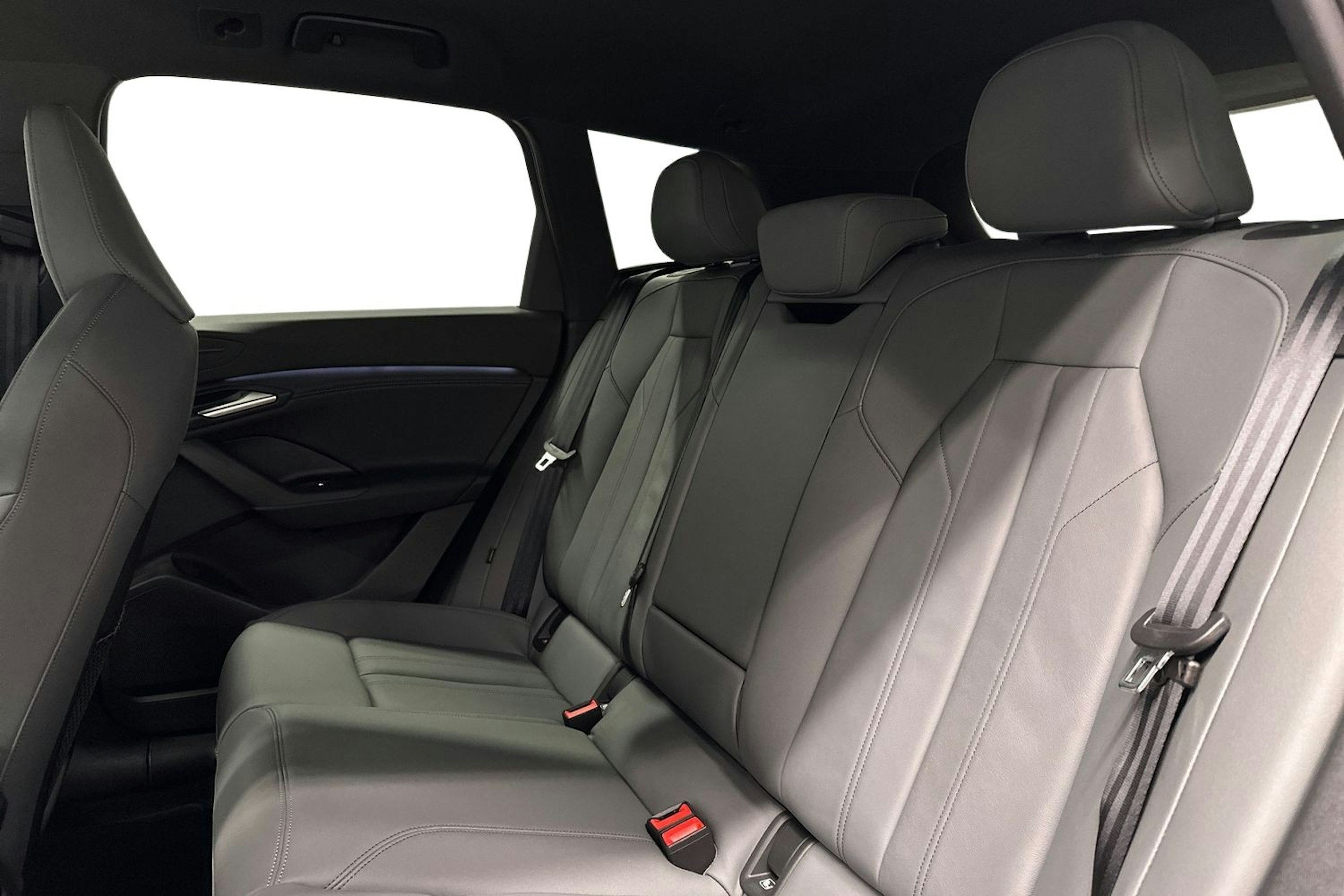 sininen Audi Q6 e-tron 2024 kuva 10.