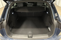 sininen Audi Q6 e-tron 2024 kuva 13.