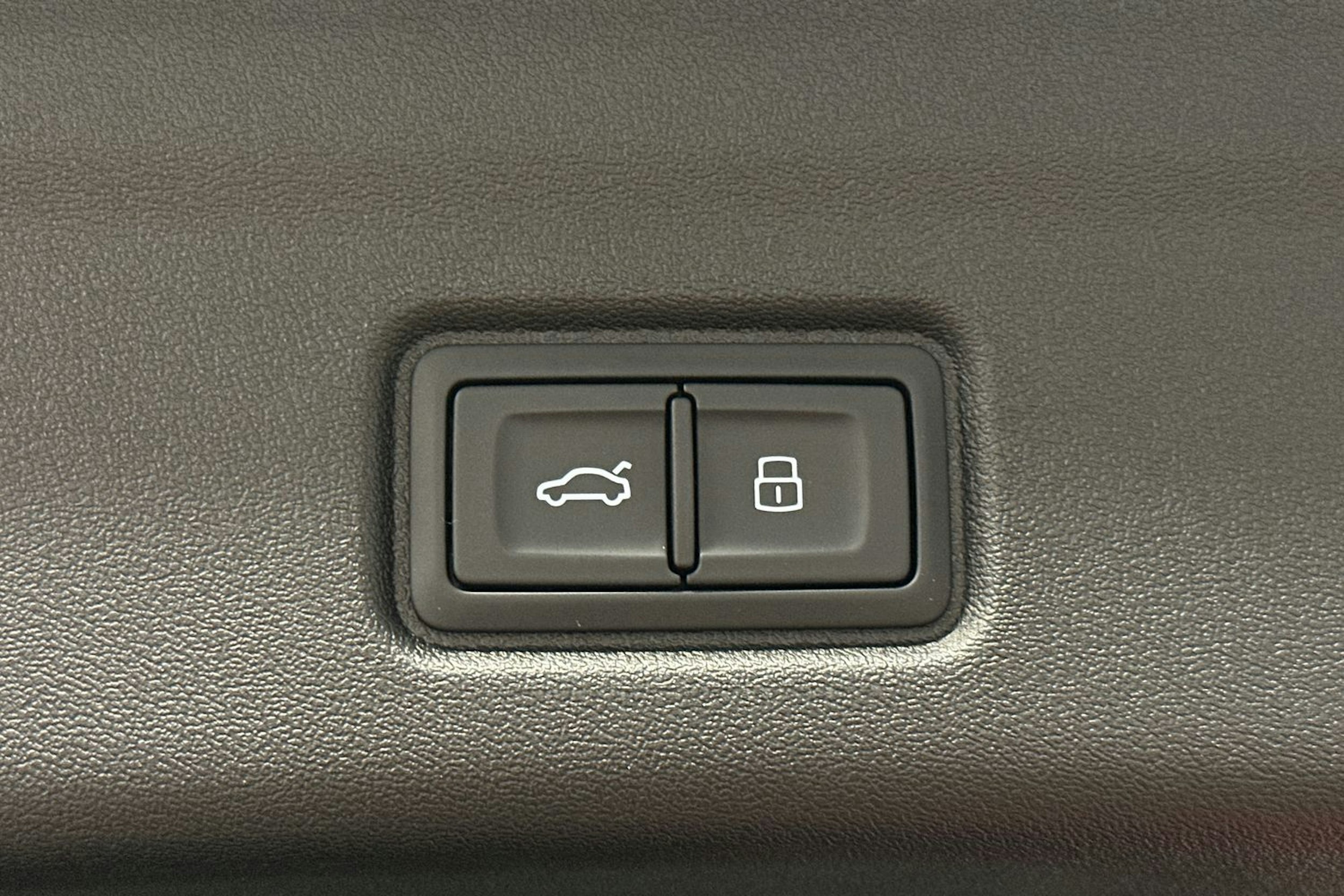 sininen Audi Q6 e-tron 2024 kuva 14.