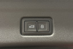 sininen Audi Q6 e-tron 2024 kuva 14.