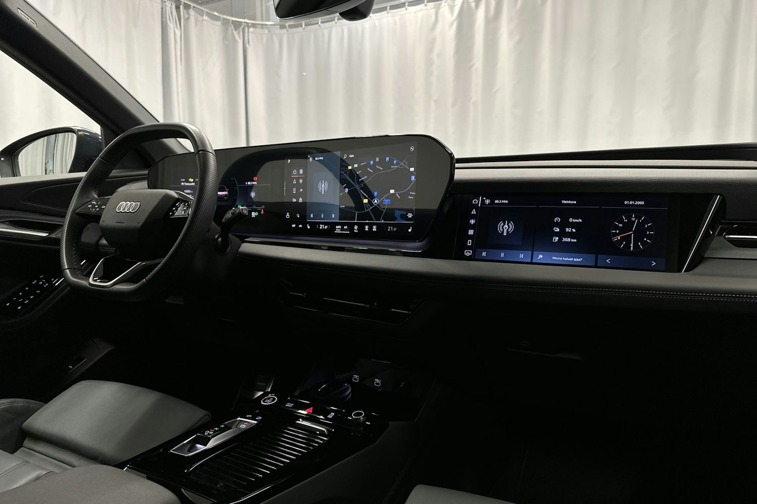 sininen Audi Q6 e-tron 2024 kuva 17.