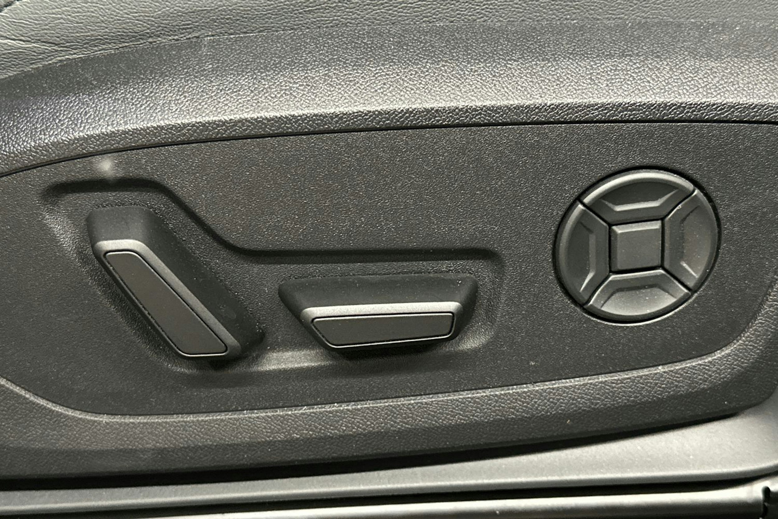 sininen Audi Q6 e-tron 2024 kuva 20.