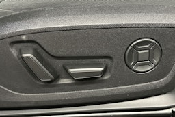 sininen Audi Q6 e-tron 2024 kuva 20.