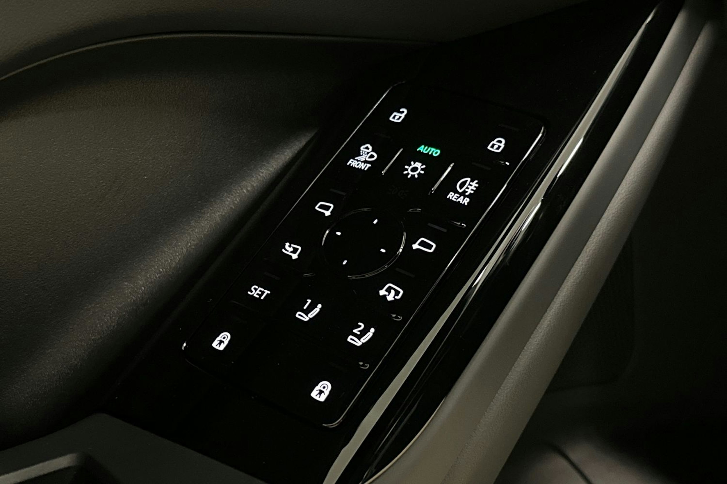 sininen Audi Q6 e-tron 2024 kuva 21.