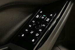 sininen Audi Q6 e-tron 2024 kuva 21.