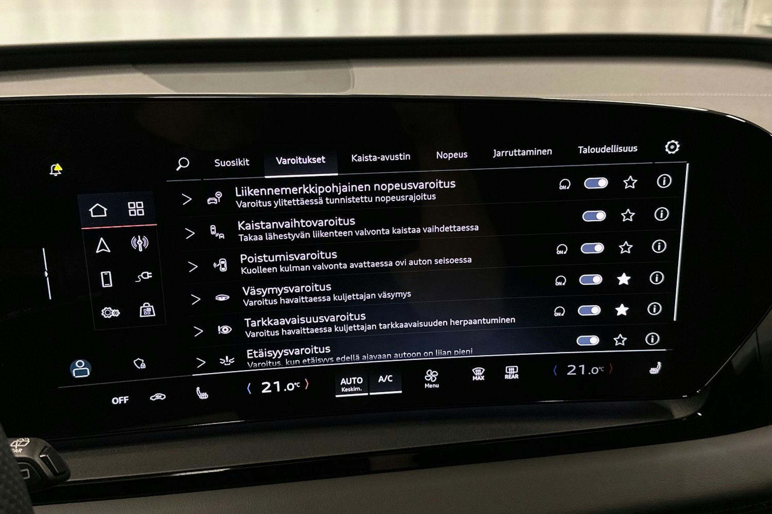 sininen Audi Q6 e-tron 2024 kuva 29.