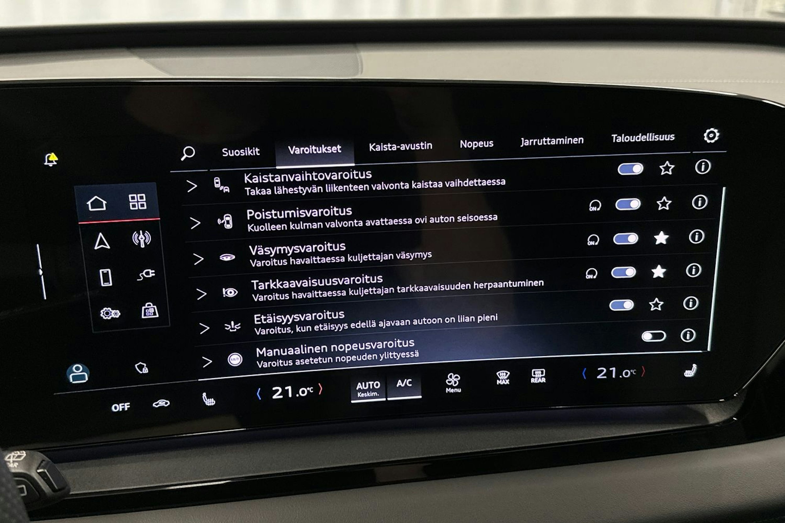 sininen Audi Q6 e-tron 2024 kuva 30.