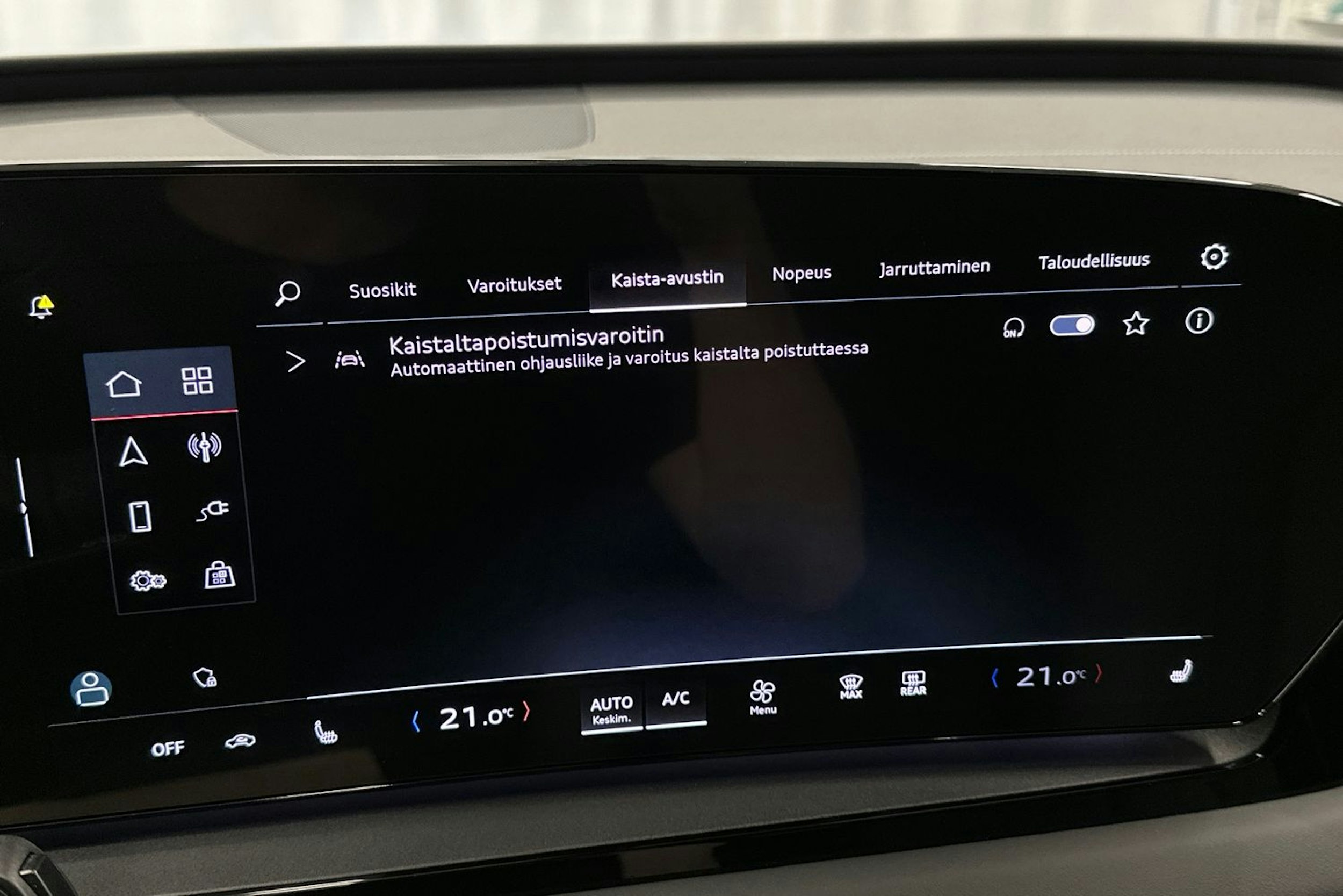 sininen Audi Q6 e-tron 2024 kuva 31.