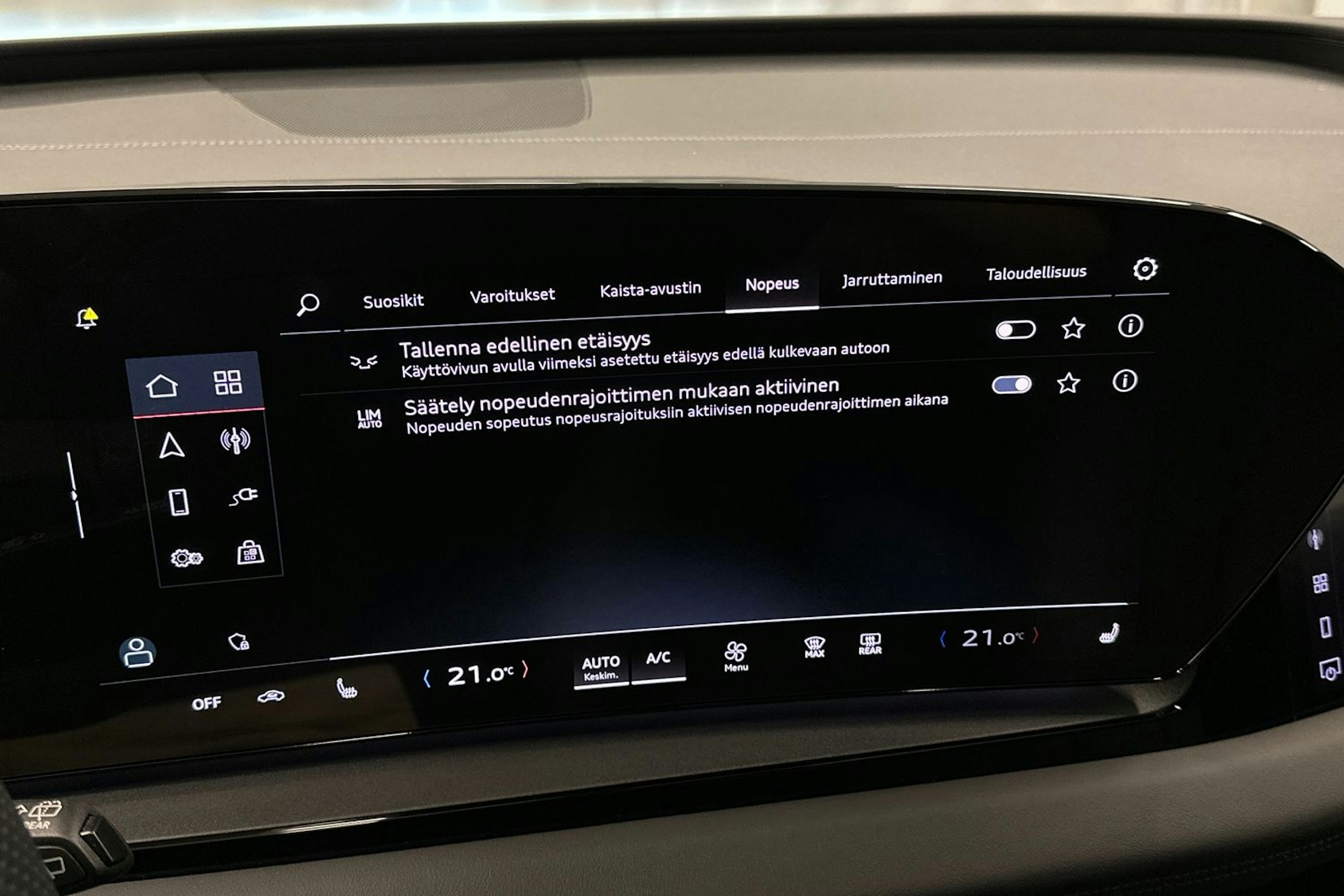 sininen Audi Q6 e-tron 2024 kuva 32.