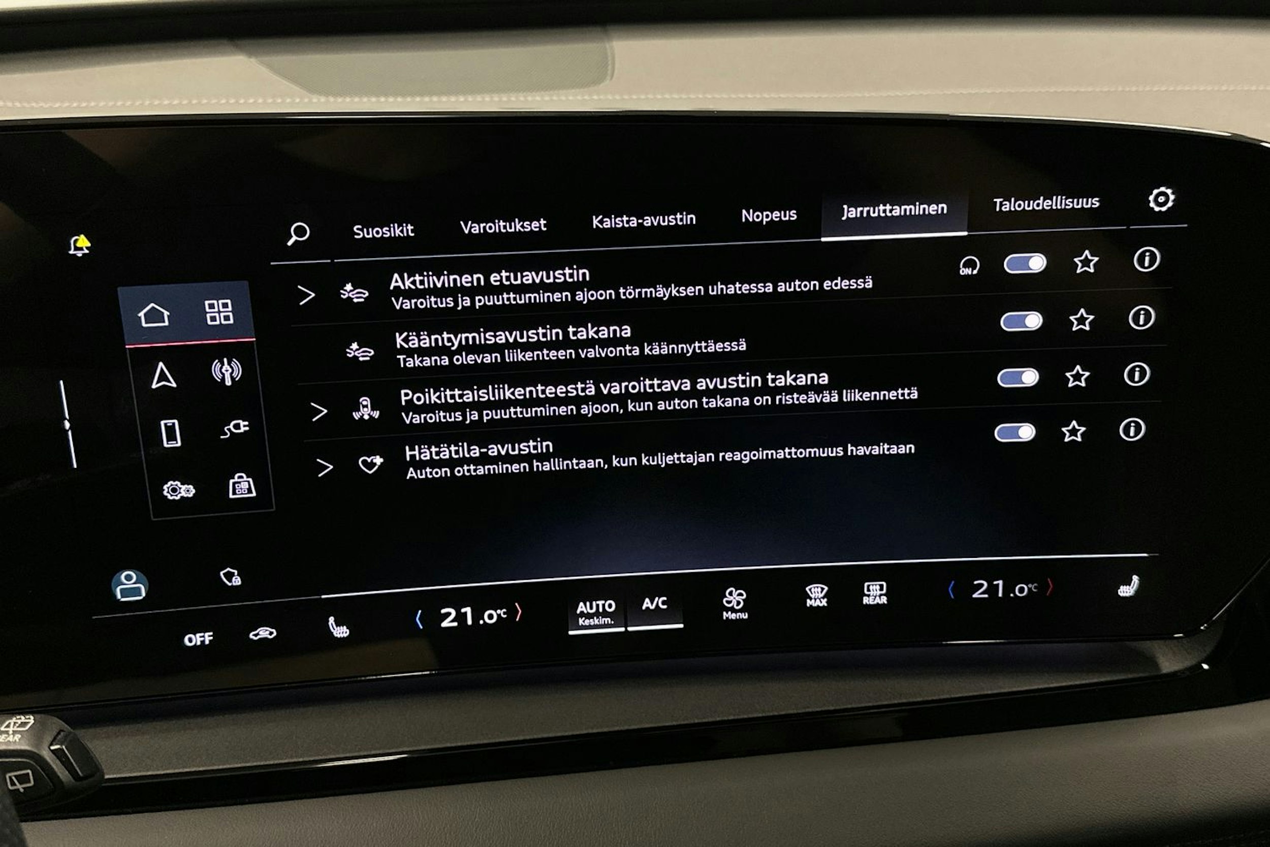 sininen Audi Q6 e-tron 2024 kuva 33.