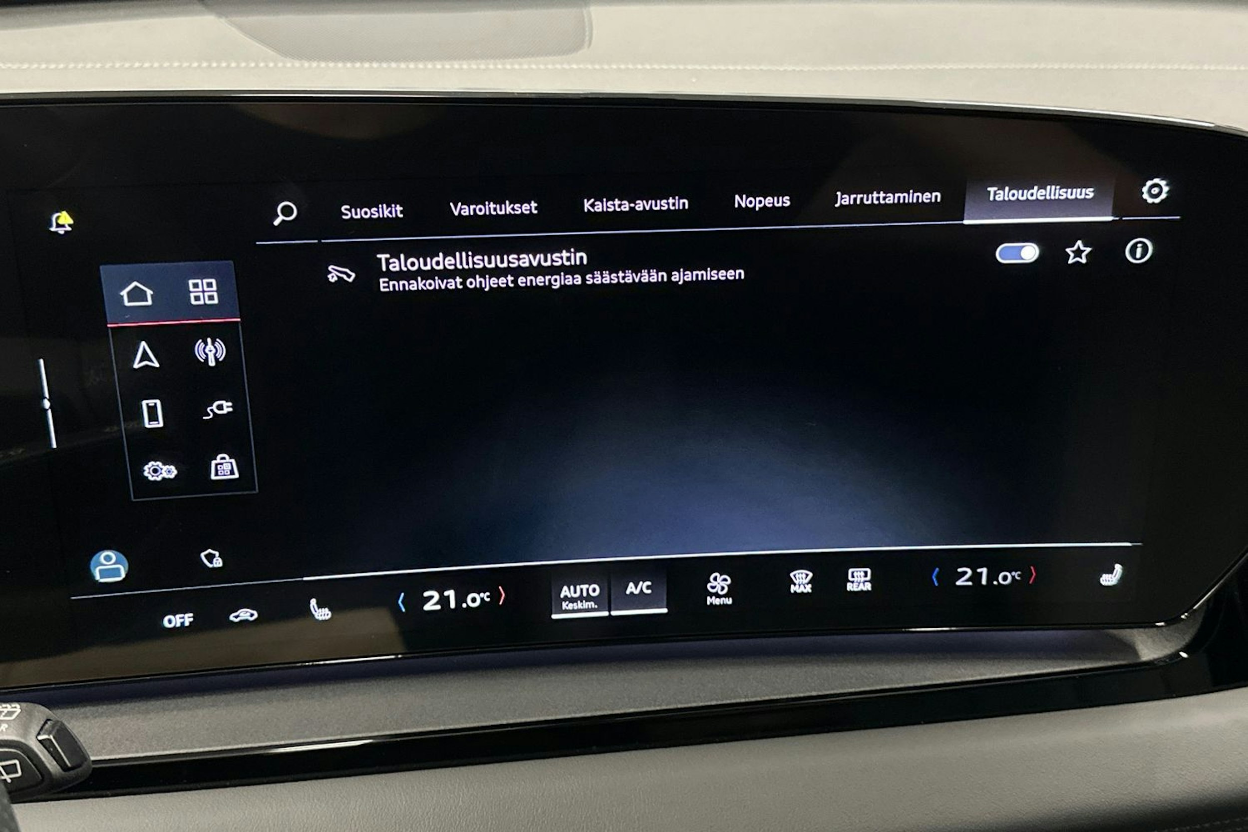 sininen Audi Q6 e-tron 2024 kuva 34.