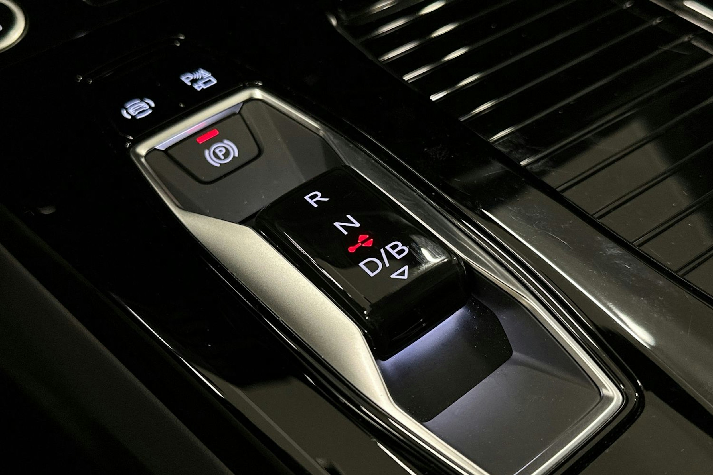 sininen Audi Q6 e-tron 2024 kuva 37.