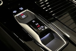 sininen Audi Q6 e-tron 2024 kuva 37.