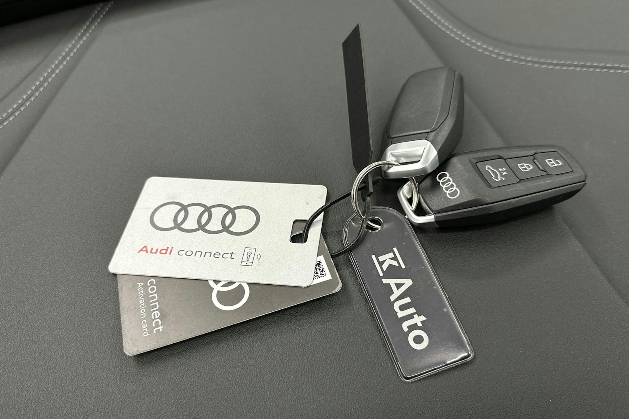sininen Audi Q6 e-tron 2024 kuva 38.