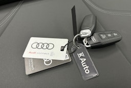 sininen Audi Q6 e-tron 2024 kuva 38.