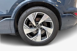 met. sininen Audi Q6 e-tron 2024 kuva 11.