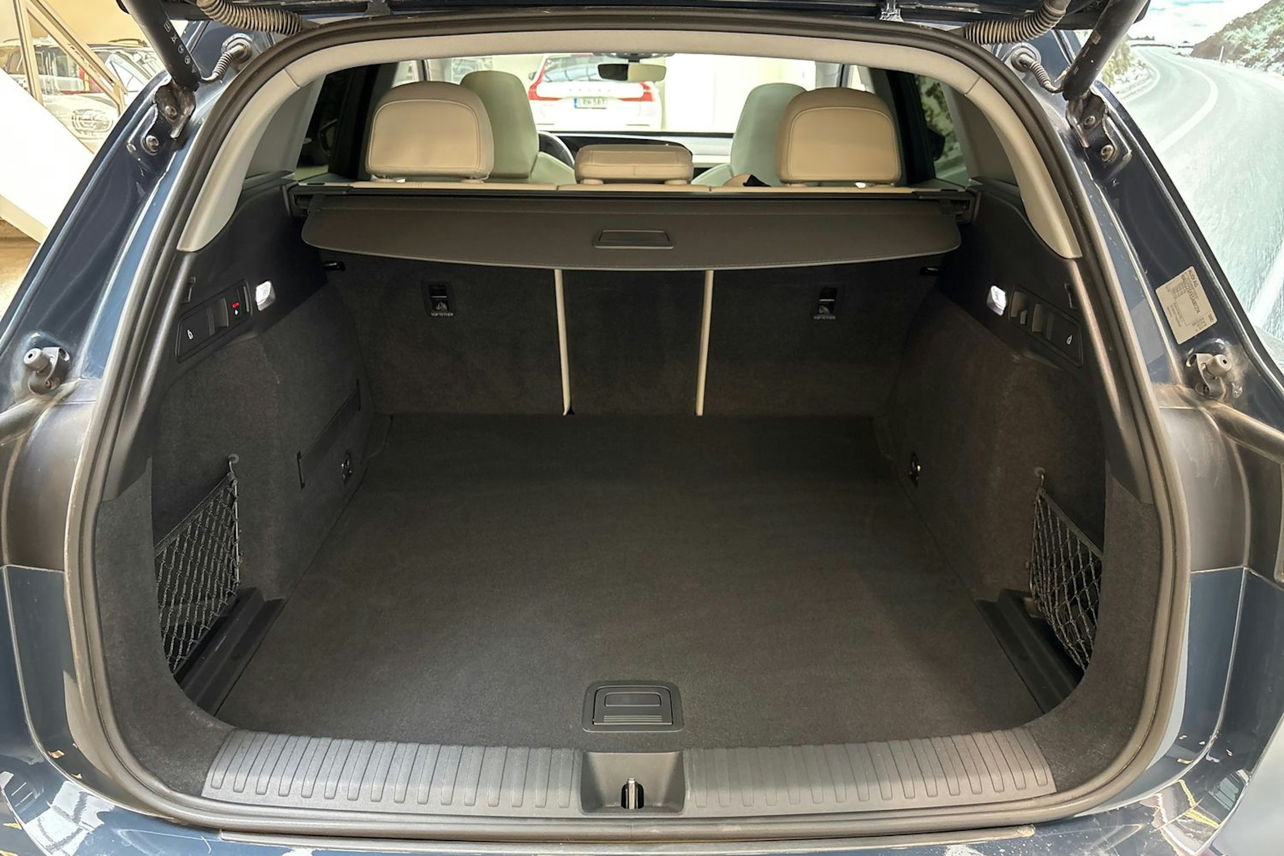 met. sininen Audi Q6 e-tron 2024 kuva 14.