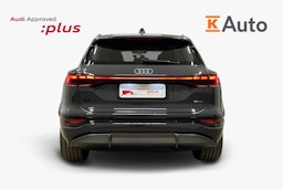 harmaa Audi Q6 e-tron 2024 kuva 3.