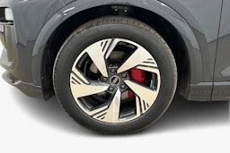 harmaa Audi Q6 e-tron 2024 kuva 11.