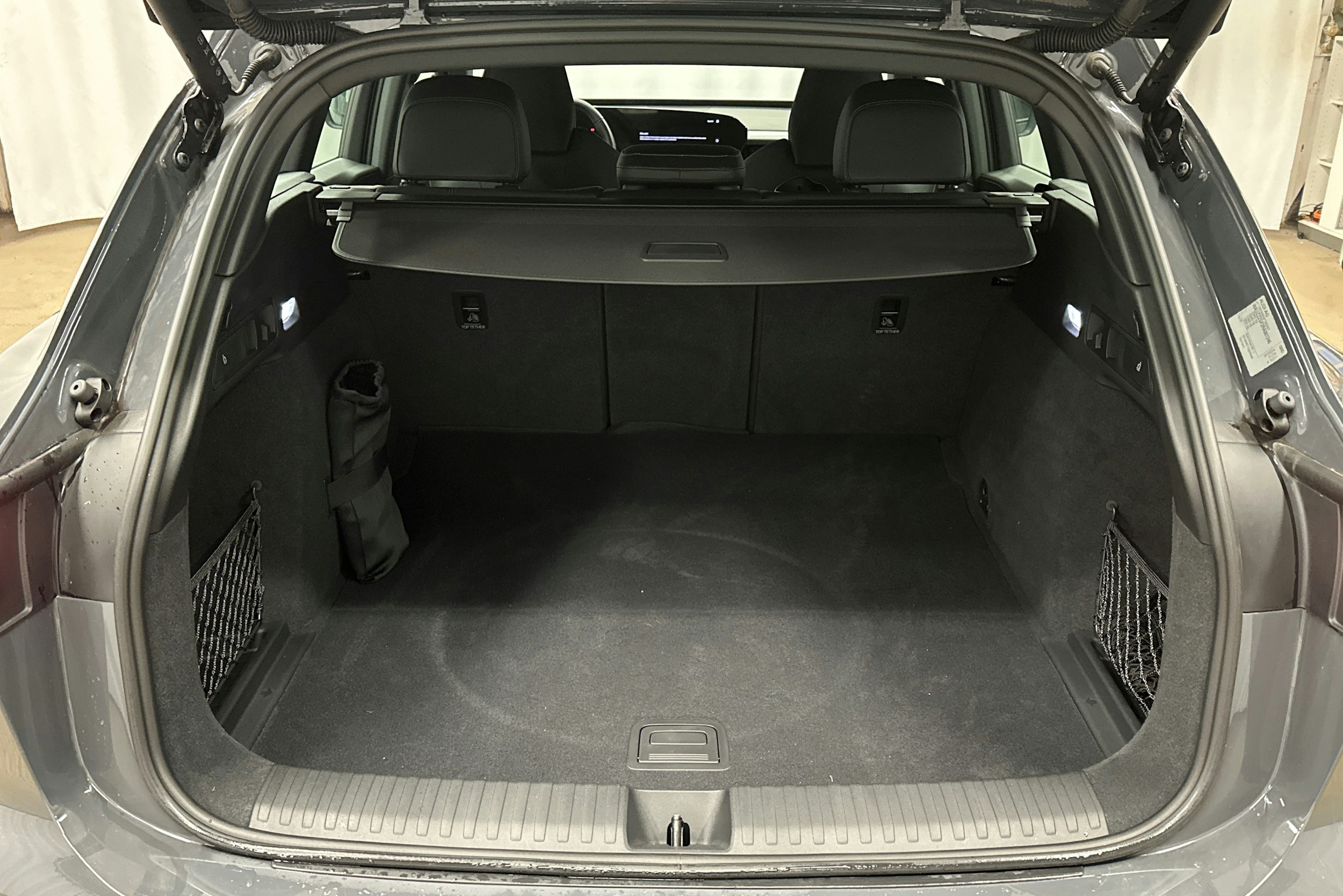 harmaa Audi Q6 e-tron 2024 kuva 13.