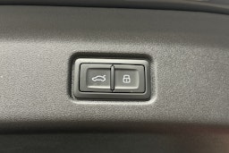 harmaa Audi Q6 e-tron 2024 kuva 14.