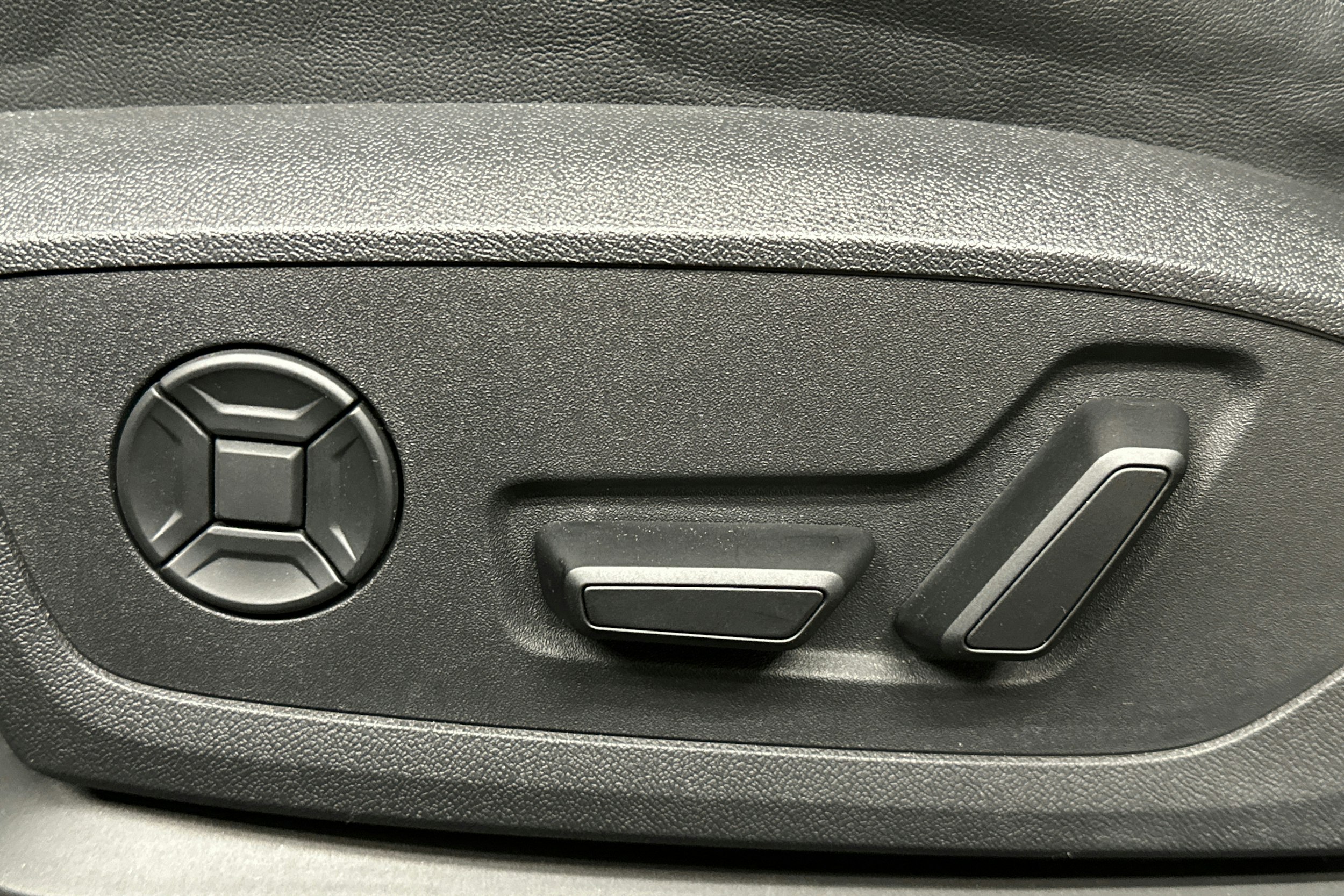 harmaa Audi Q6 e-tron 2024 kuva 16.