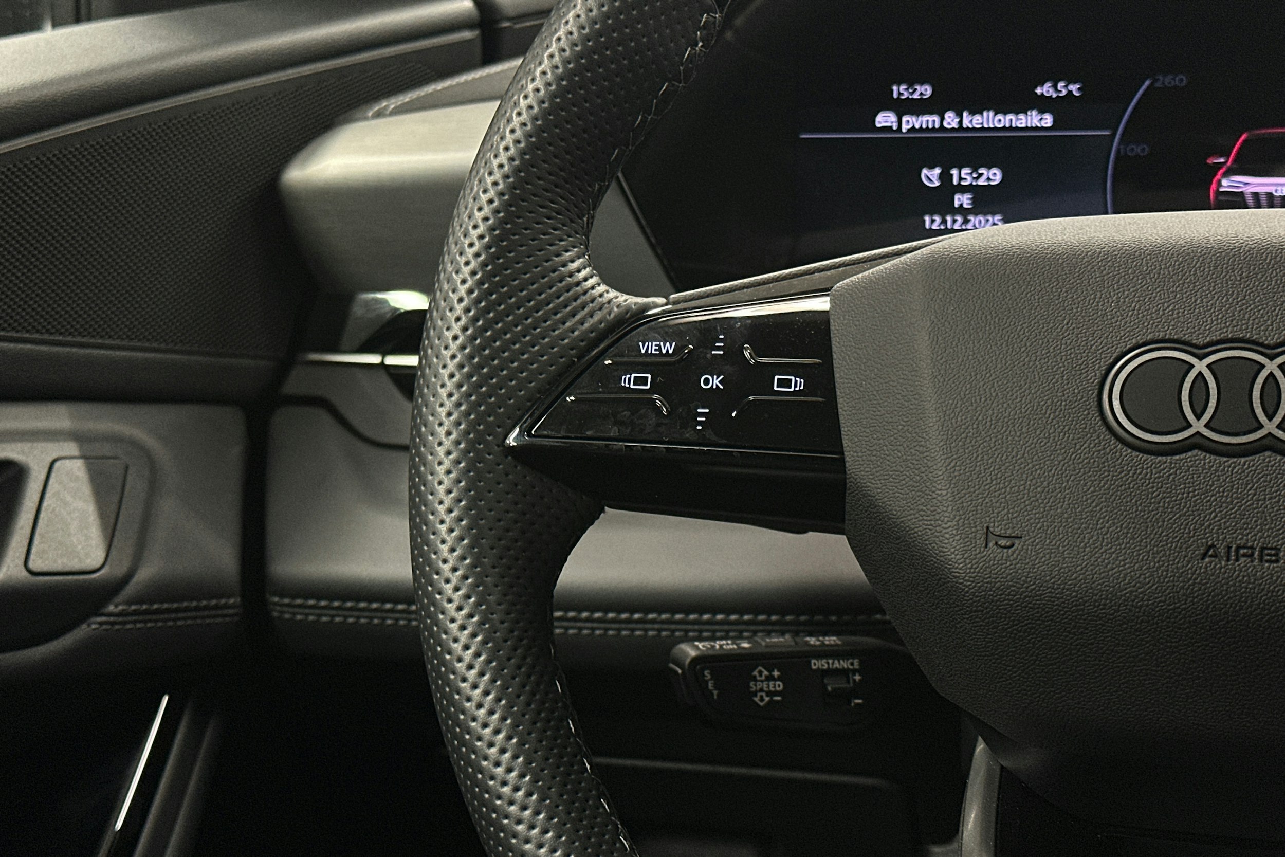 harmaa Audi Q6 e-tron 2024 kuva 19.