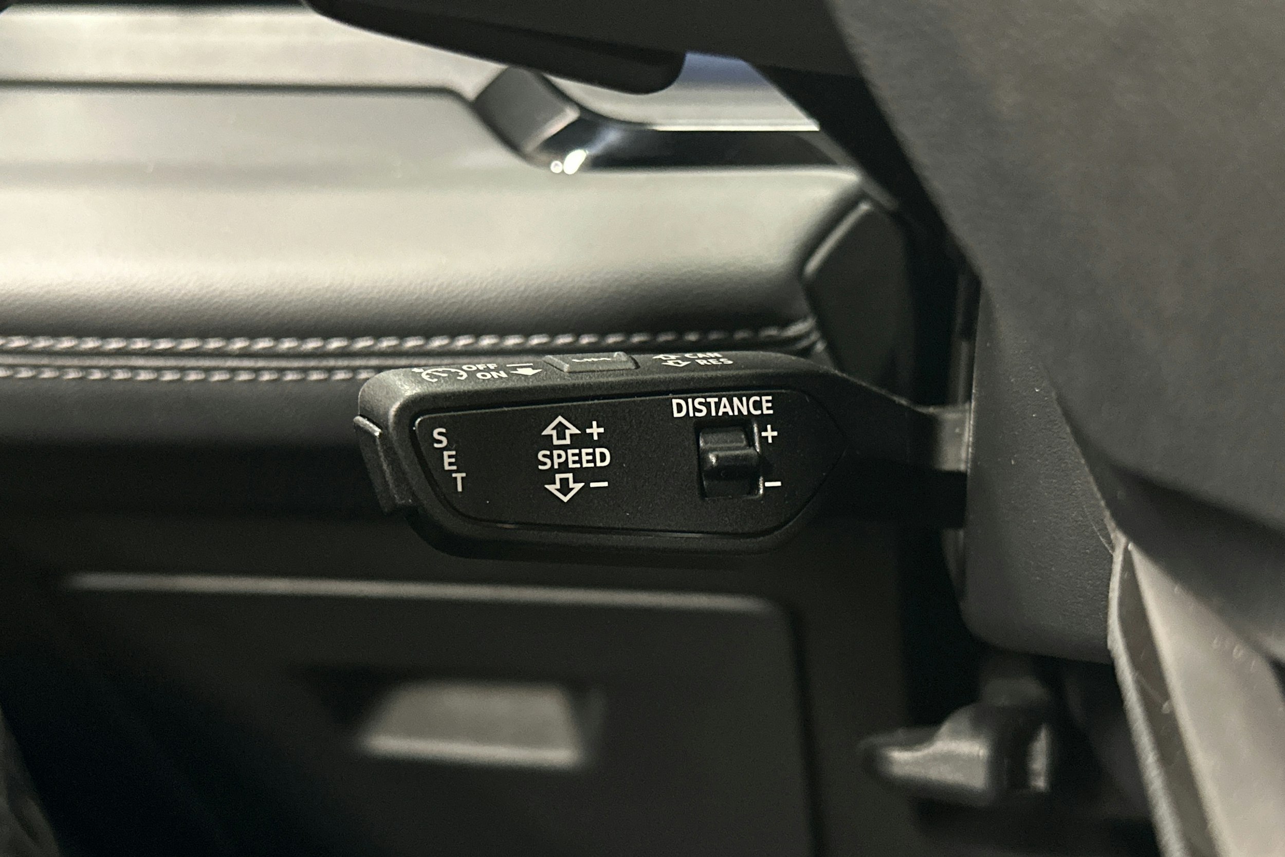 harmaa Audi Q6 e-tron 2024 kuva 21.