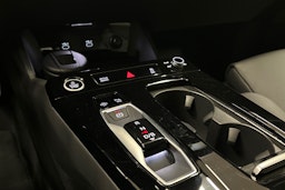 harmaa Audi Q6 e-tron 2024 kuva 24.