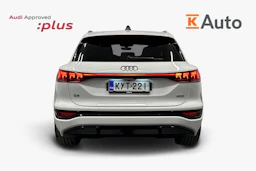 valkoinen Audi Q6 e-tron 2024 kuva 3.