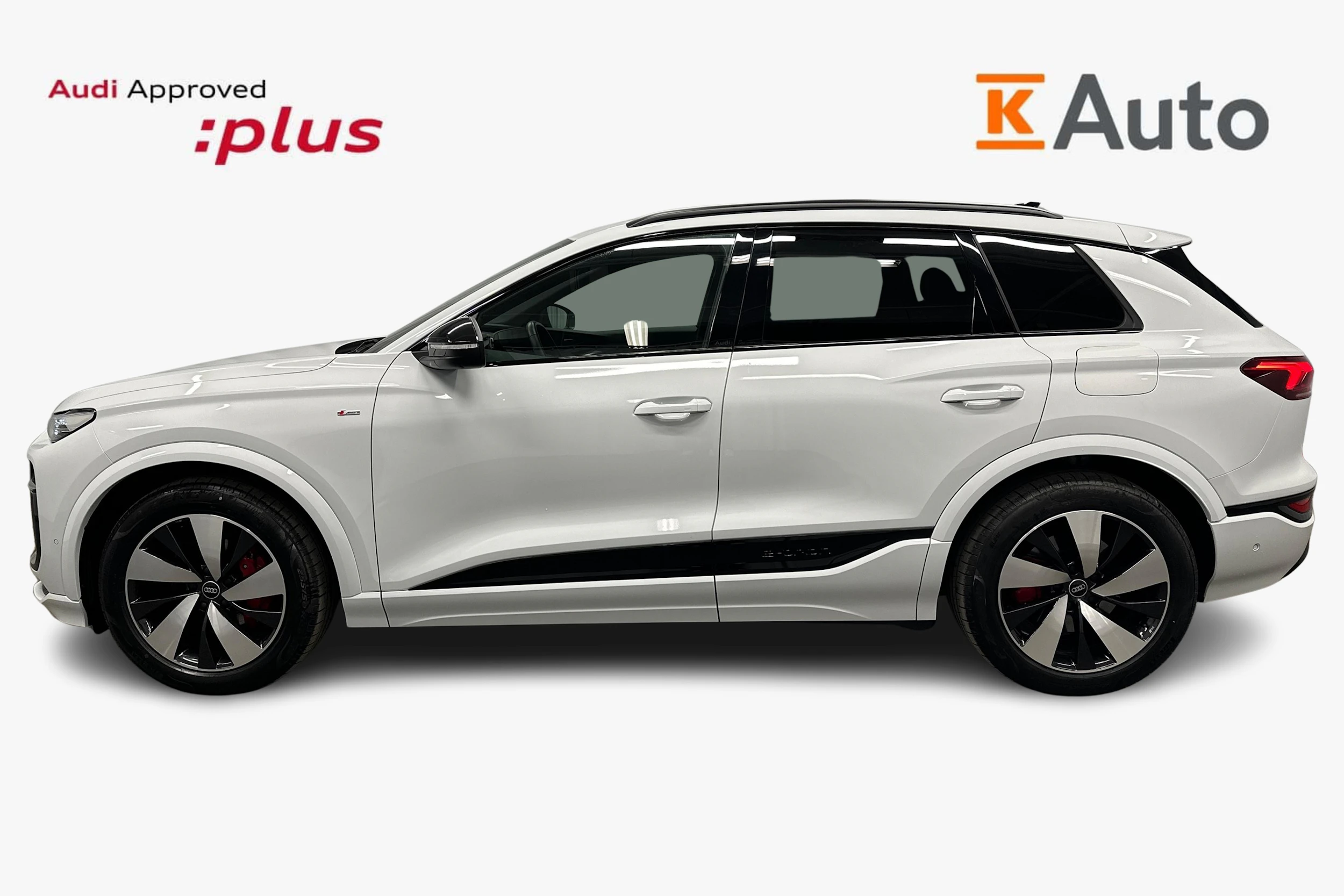 valkoinen Audi Q6 e-tron 2024 kuva 5.
