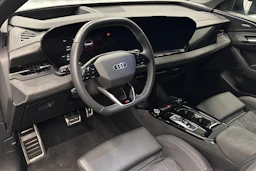 valkoinen Audi Q6 e-tron 2024 kuva 6.