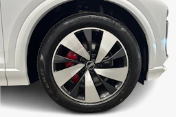 valkoinen Audi Q6 e-tron 2024 kuva 9.