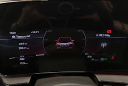 valkoinen Audi Q6 e-tron 2024 kuva 13.