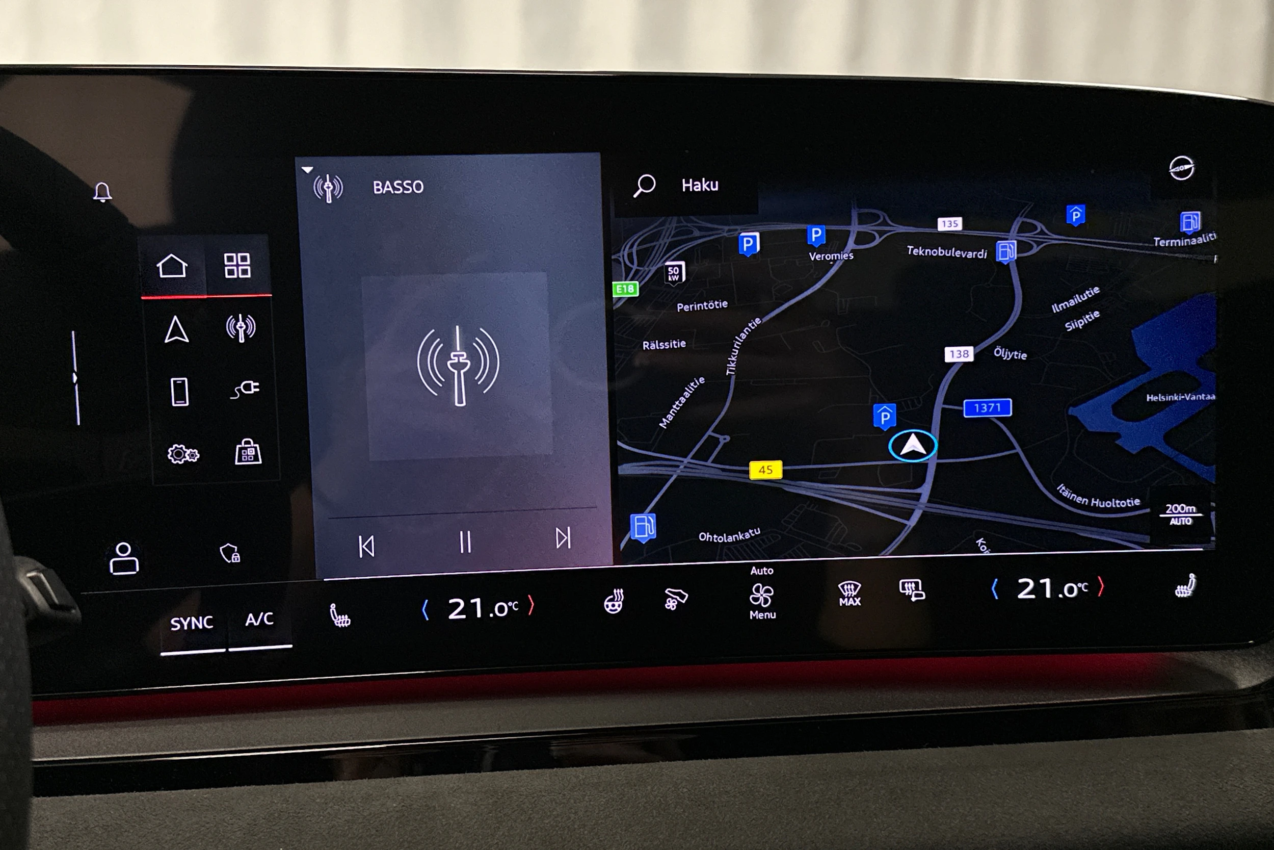 valkoinen Audi Q6 e-tron 2024 kuva 16.