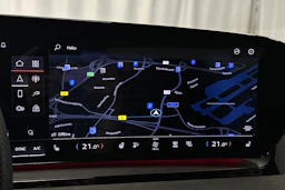 valkoinen Audi Q6 e-tron 2024 kuva 18.