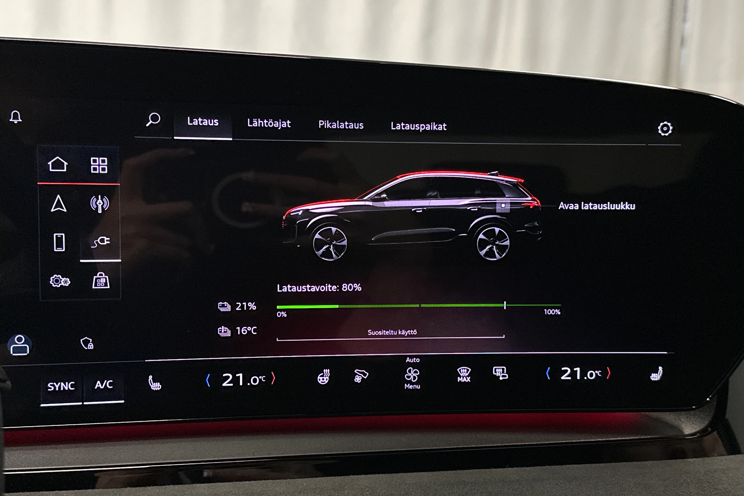 valkoinen Audi Q6 e-tron 2024 kuva 22.