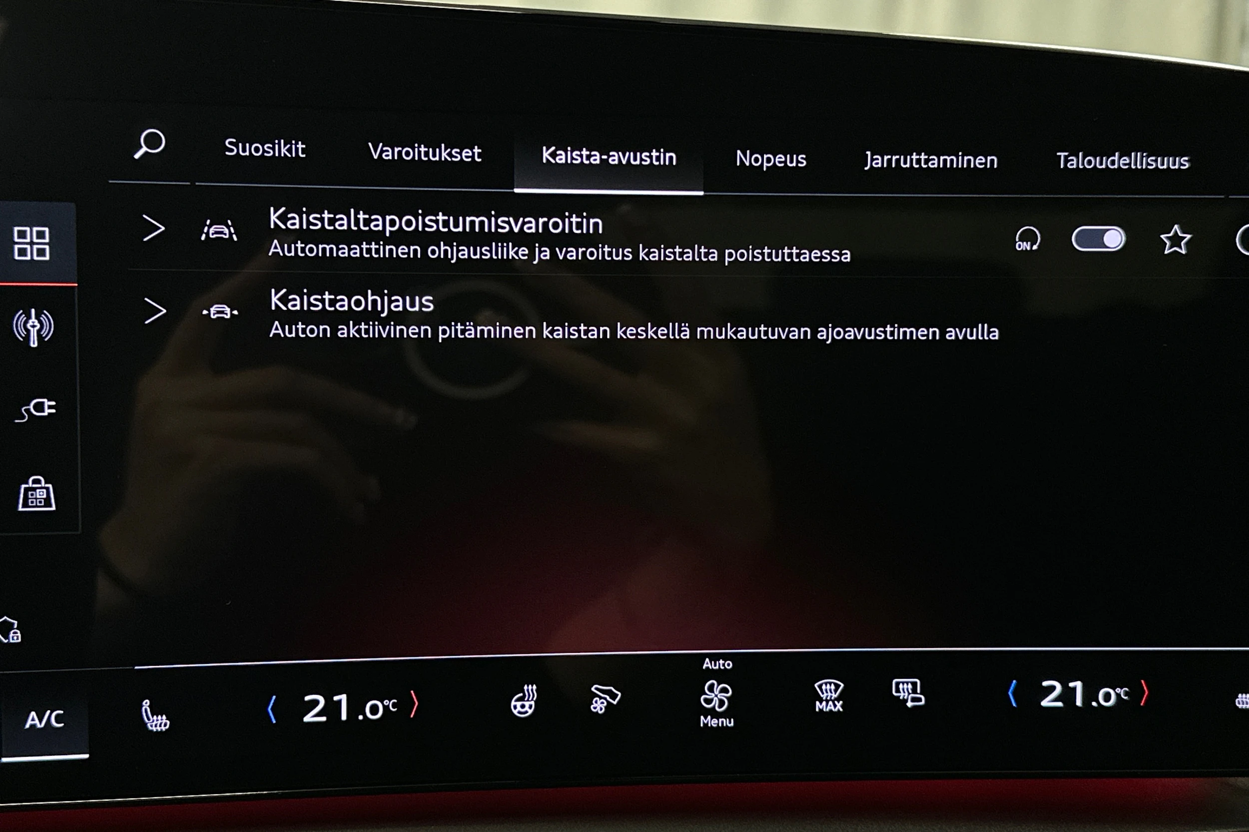 valkoinen Audi Q6 e-tron 2024 kuva 24.