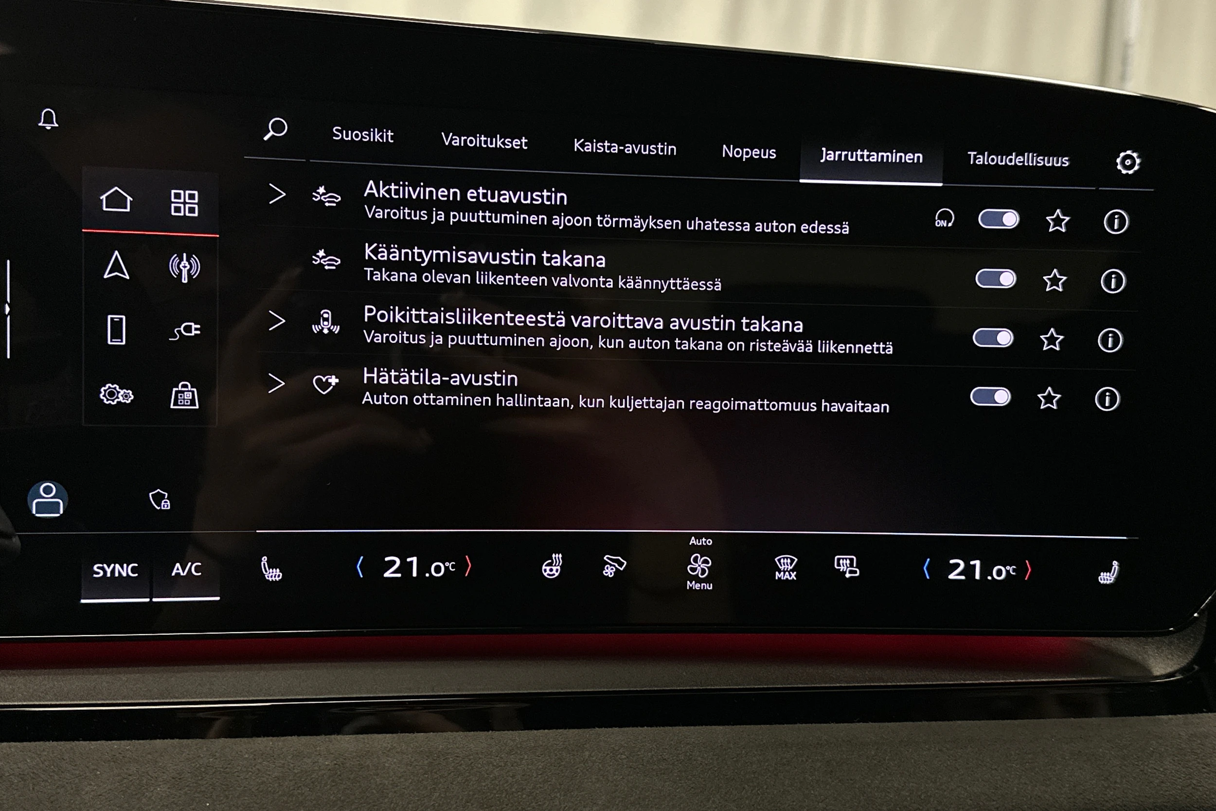 valkoinen Audi Q6 e-tron 2024 kuva 26.