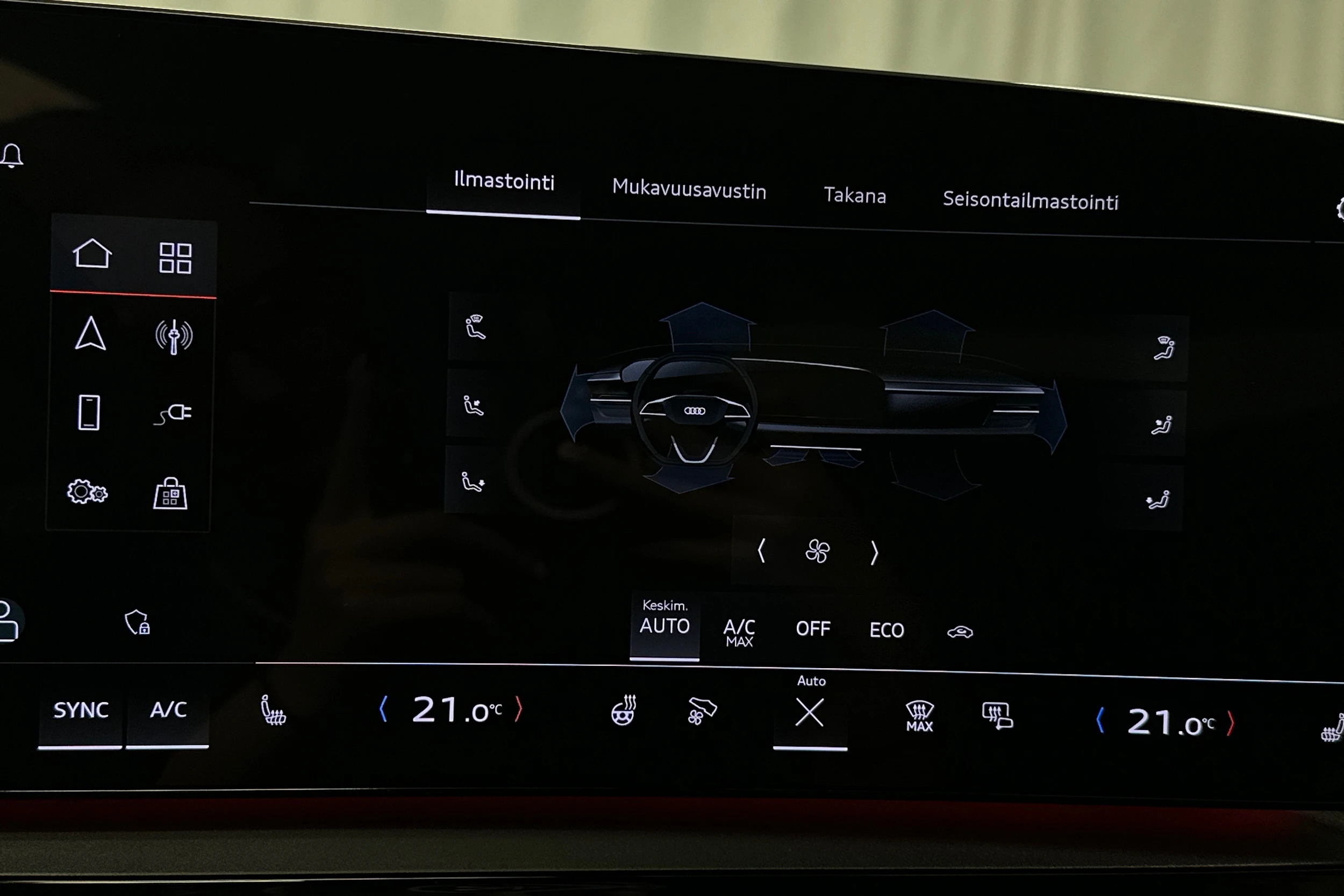 valkoinen Audi Q6 e-tron 2024 kuva 28.