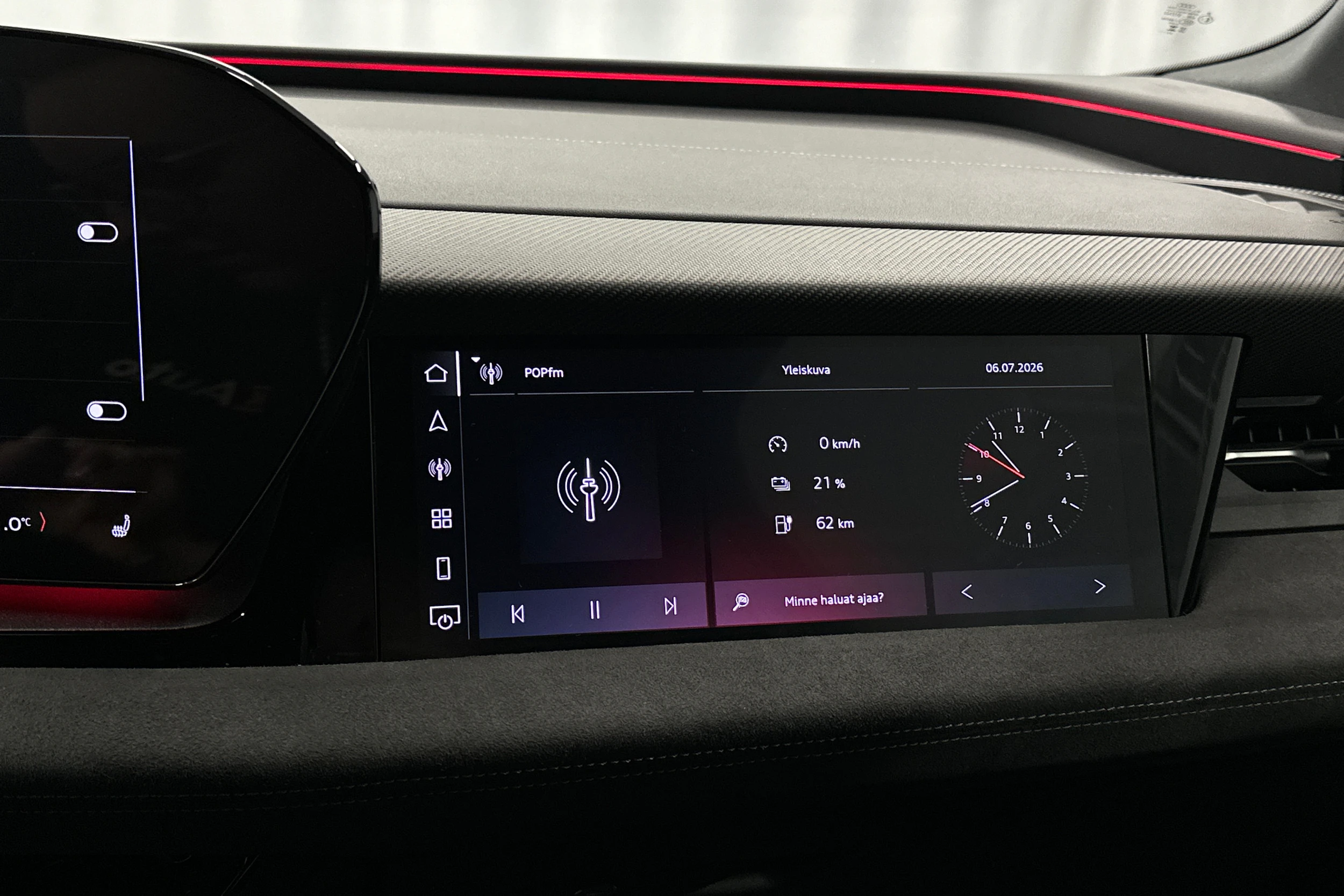 valkoinen Audi Q6 e-tron 2024 kuva 33.