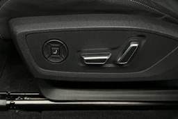 valkoinen Audi Q6 e-tron 2024 kuva 36.