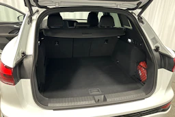 valkoinen Audi Q6 e-tron 2024 kuva 38.