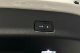 valkoinen Audi Q6 e-tron 2024 kuva 40.