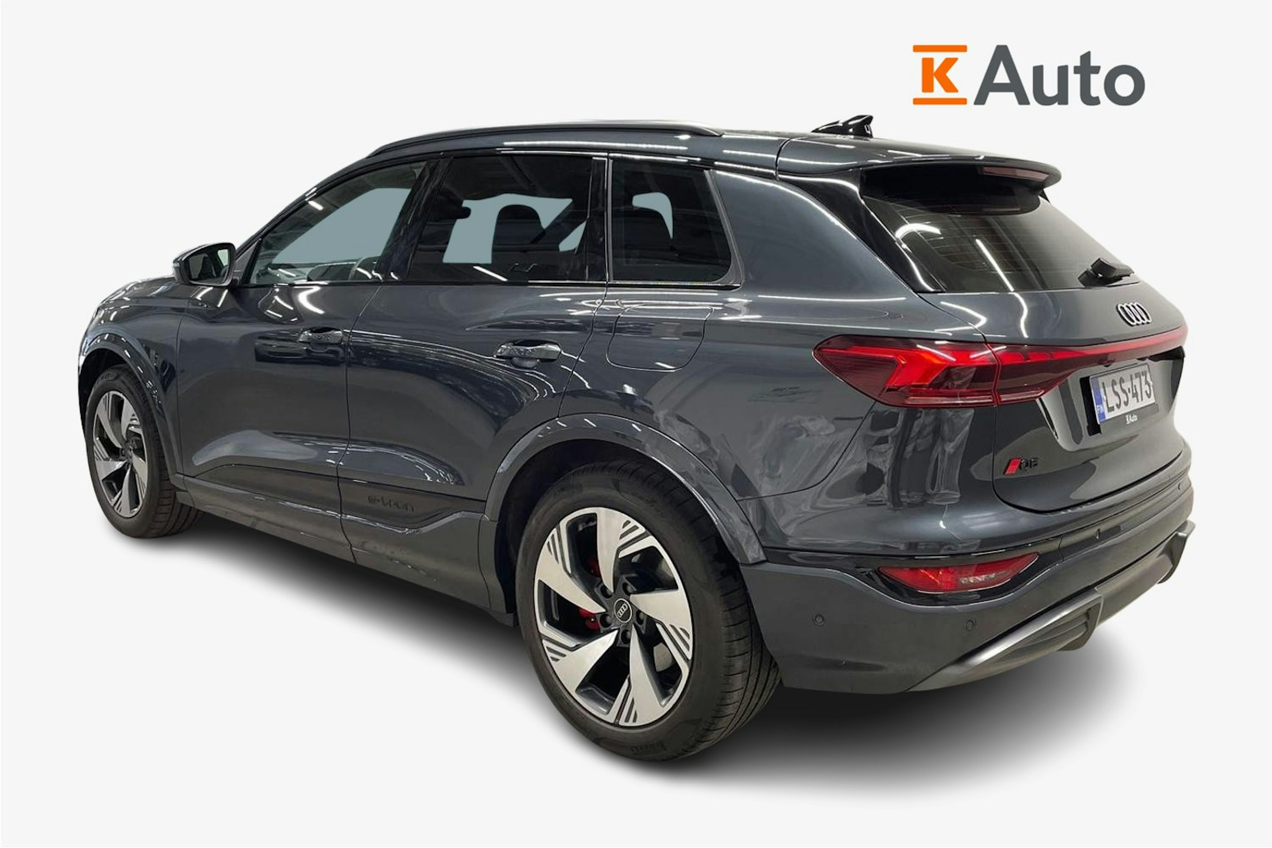 Harmaa Audi Q6 e-tron 2024 kuva 2.