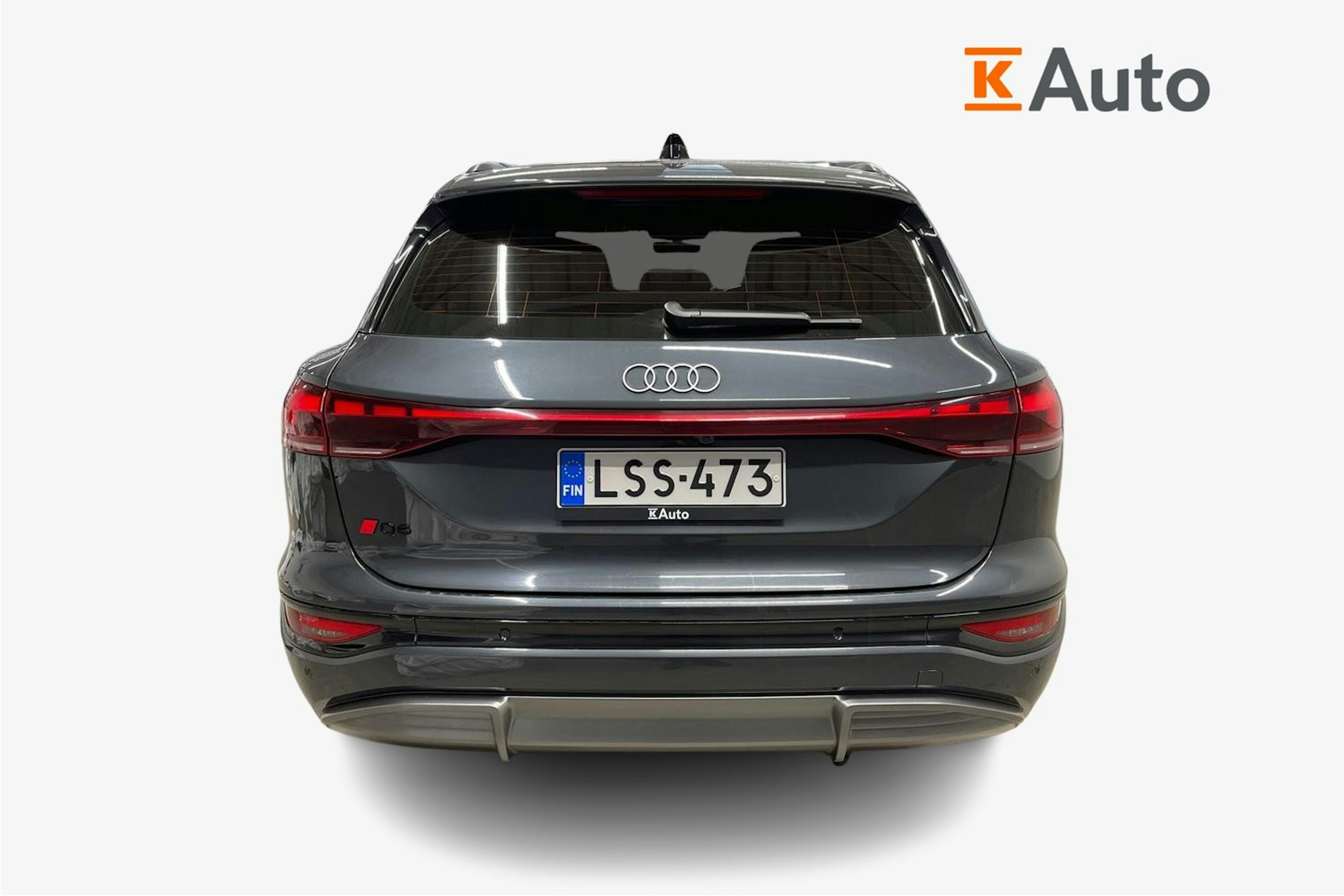 Harmaa Audi Q6 e-tron 2024 kuva 3.