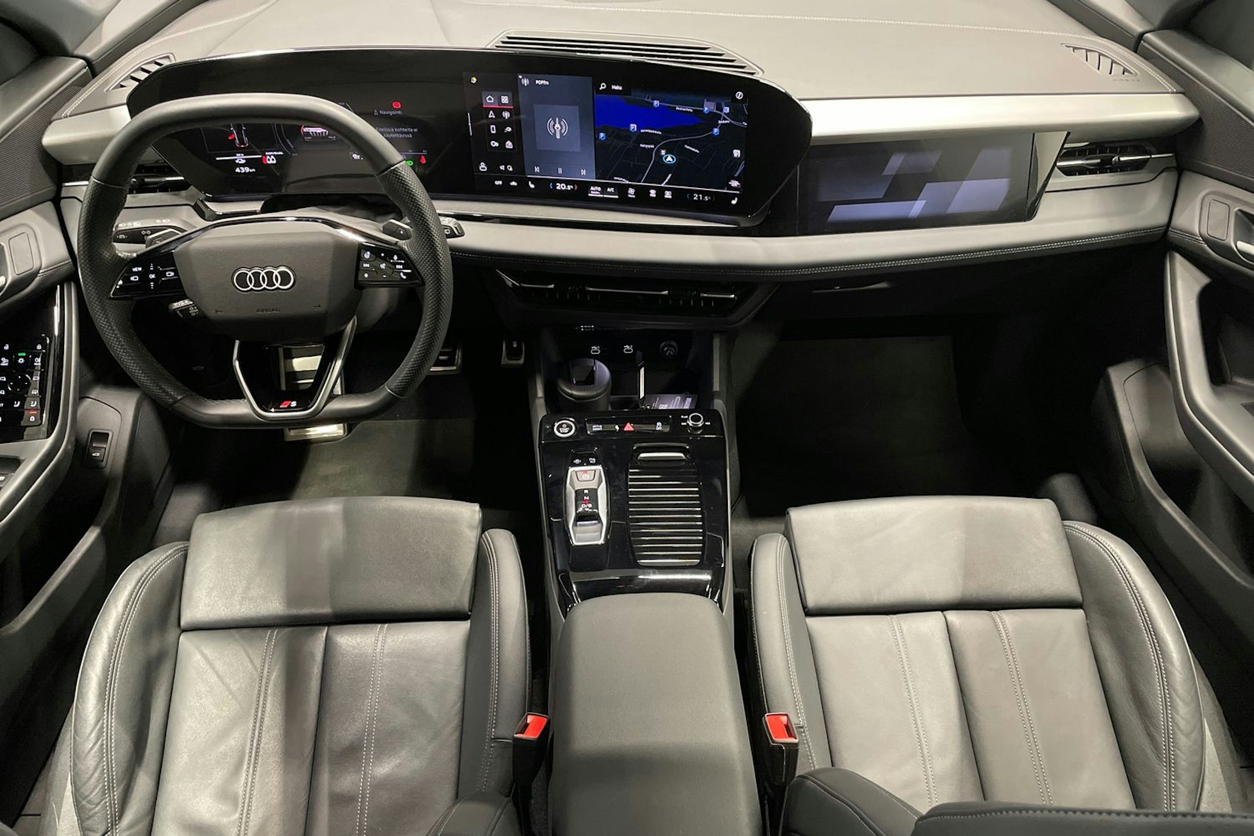 Harmaa Audi Q6 e-tron 2024 kuva 9.